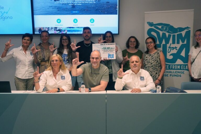 La asociación “Swim For ELA” dona 70.000 euros para la investigación al NeuroHubLab